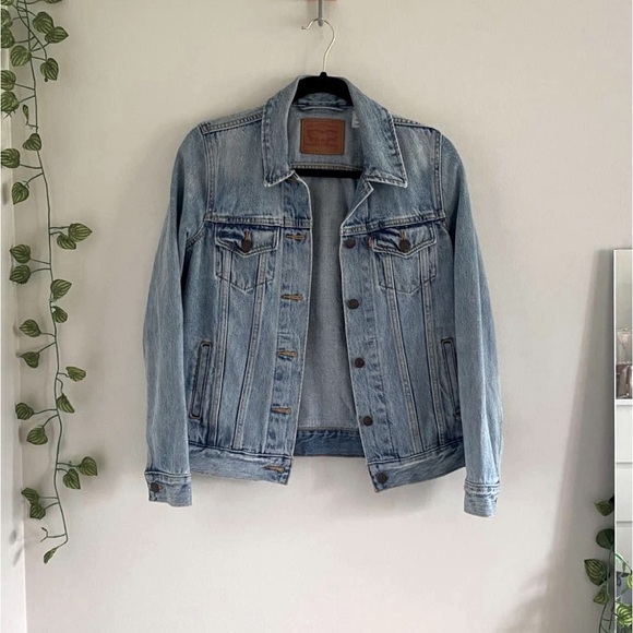 Levi’s boyfriend fit denim jacket - Picture 1 of 3